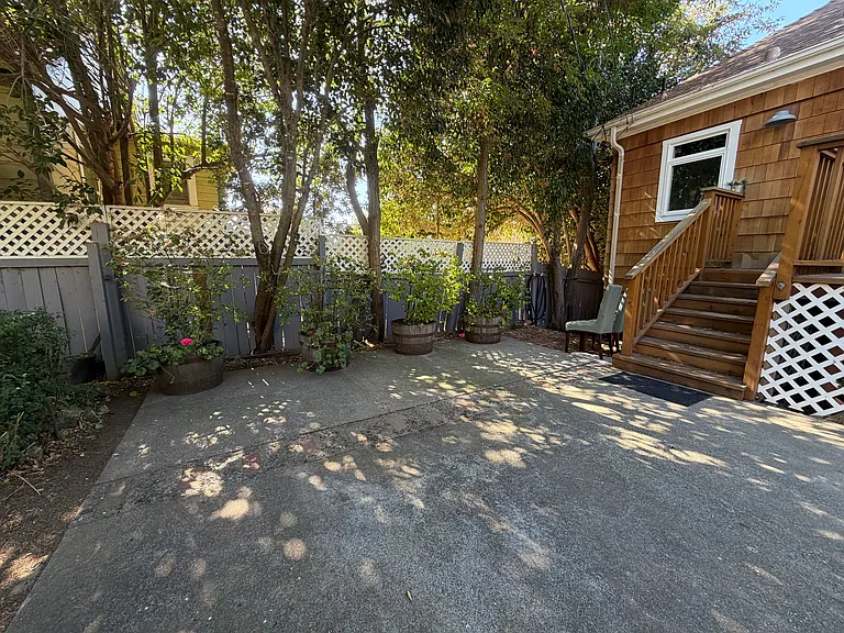 733 Florida St — Photo 35