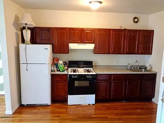 Rented by PMG Real Estate  | media 16