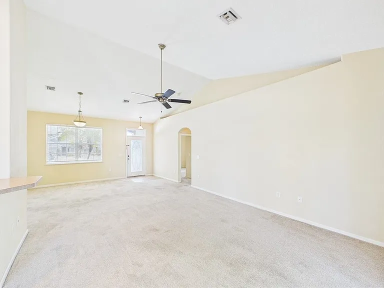 462 Lloyd St — Photo 7