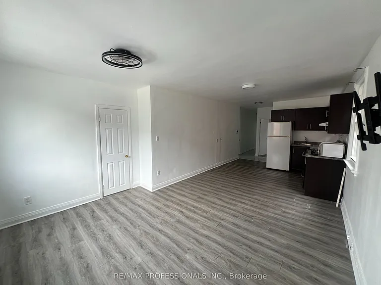3210 Lake Shore Blvd W #2 — Photo 7