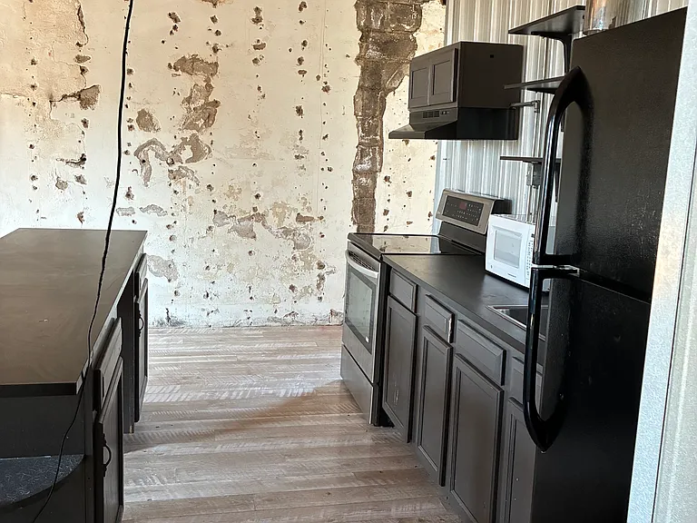 140 W Main St #3 — Photo 2