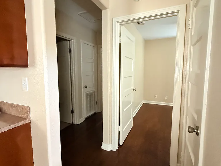 45 Central Park Dr — Photo 7