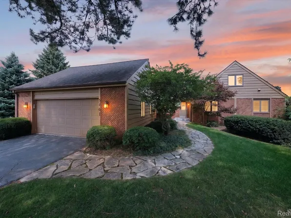 5461 Countryside Dr, Saline, MI 48176