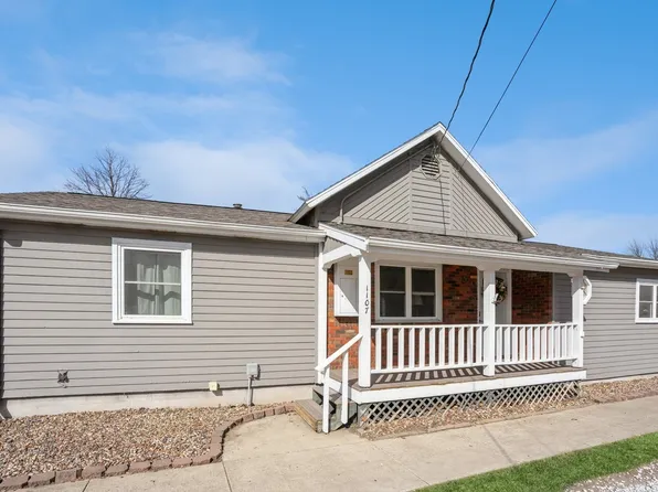 1107 Maple St, Dallas Center, IA 50063