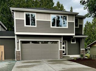 411 205th St SW #B, Lynnwood, WA