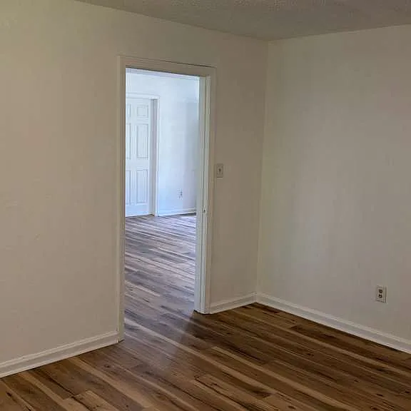 5037 Hubert St — Photo 5