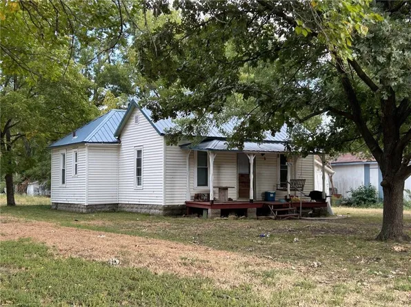 826 N 7th St, Fredonia, KS 66736