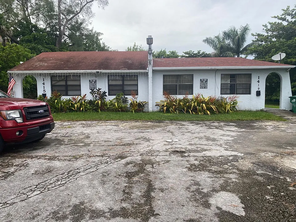 1417 NE 118th Ter