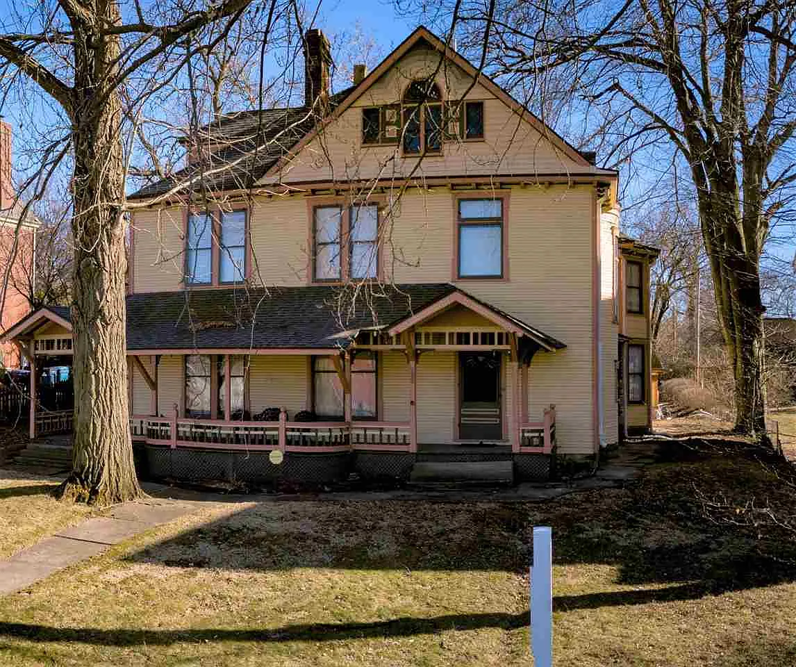 2035 E Main St photo 1