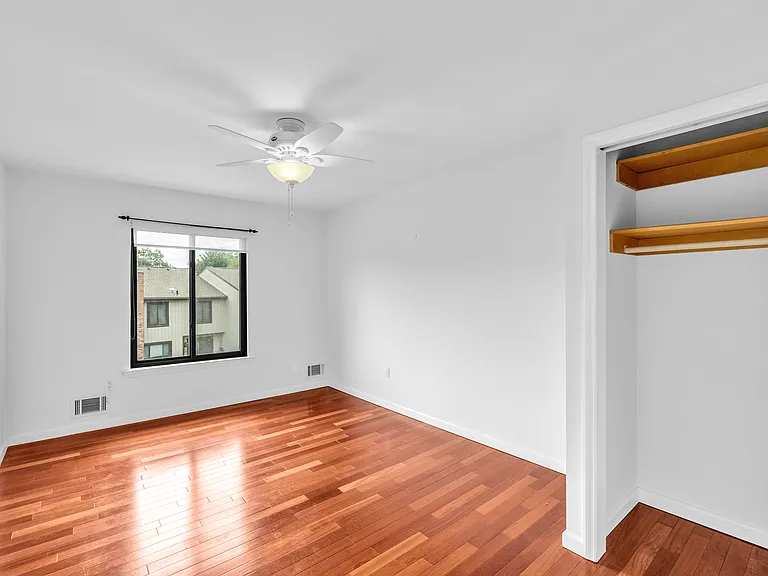 38 Park St #4D — Photo 8