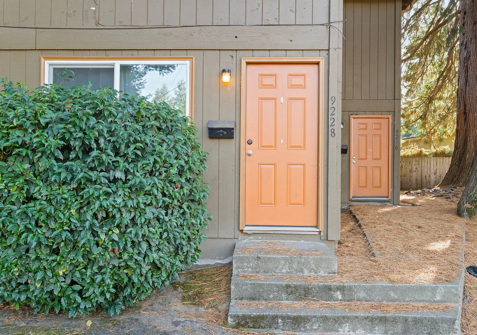 Updated 2-bdrm/1-bath triplex apt in St. JohnsOff-street parking, on-site W/D, near downtown St. ... — Photo 2