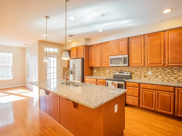 5307 S Center Dr #304D, Greenbelt, MD 20770