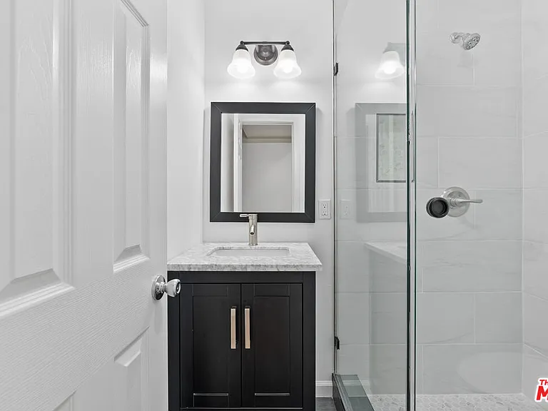 5541 Fallbrook Ave — Photo 24