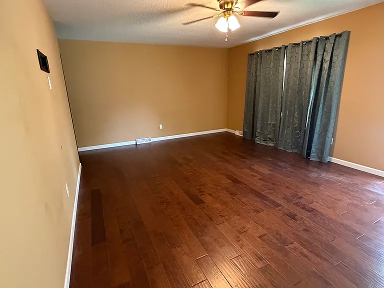 1539 Kingsbury St — Photo 5