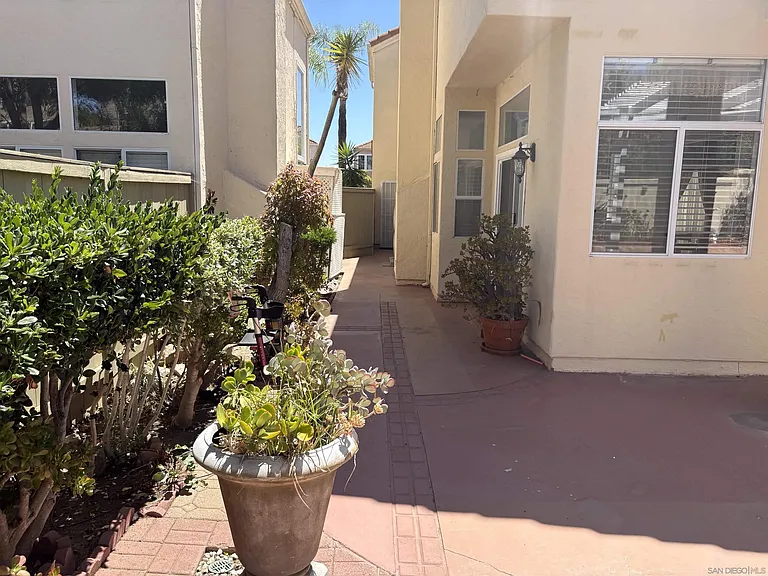 17972 Pueblo Vista Ln — Photo 5