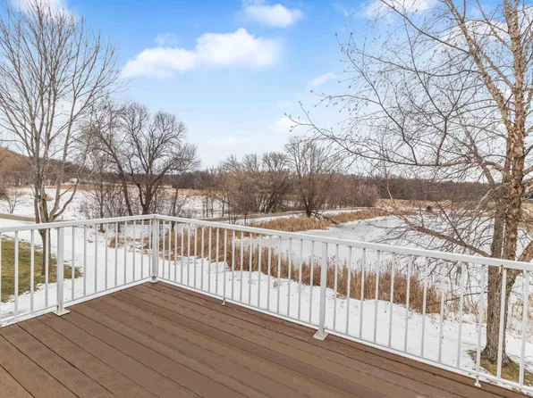 2734 Century Trl, Chanhassen, MN 55317