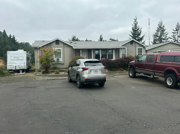 751 W Amanda St, Roseburg, OR 97471