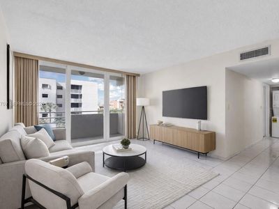 8050 NW 8th St APT 305, Miami, FL, 33126