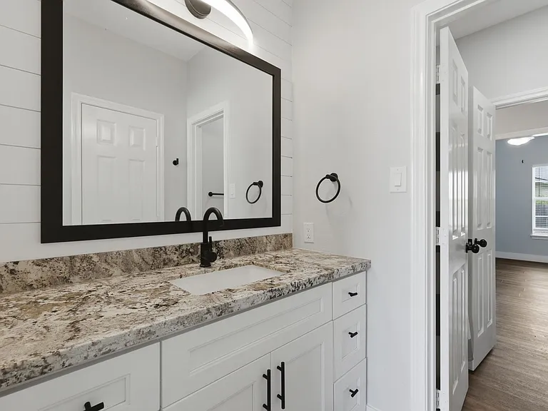 239 Navarro Dr — Photo 17