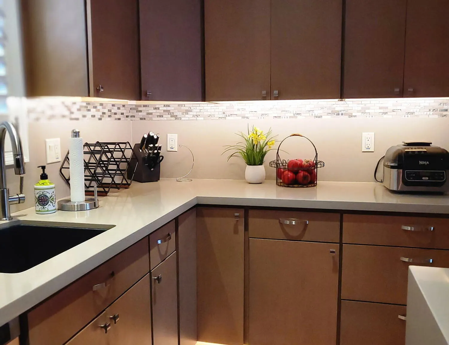 2 bed, 2.0 bath, 957 sqft, $6,000 — Photo 2
