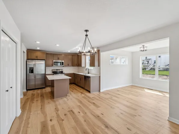 1069 Annagaire Curv, Rosemount, MN 55068