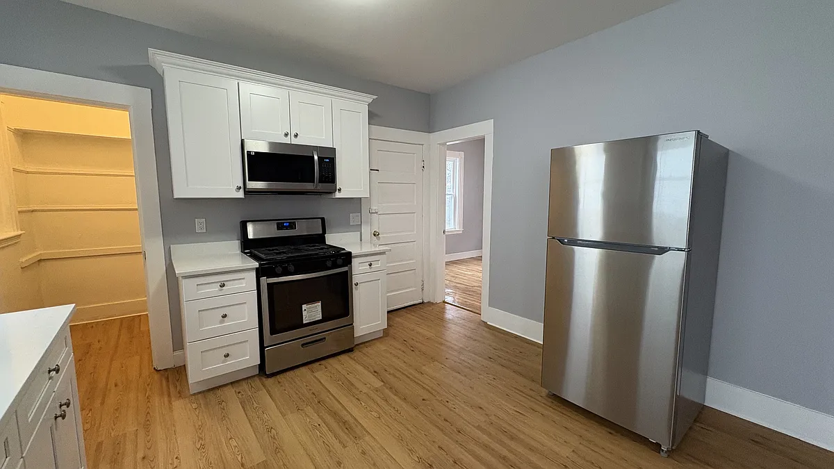 Building Photo - 190 Sheridan Ave #1