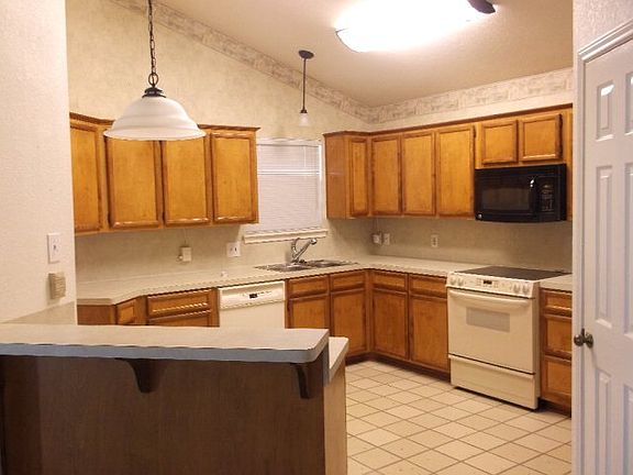 5th image of 319 Castle Dr