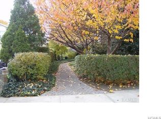 155 Centre Ave APT 5C, New Rochelle, NY 10805