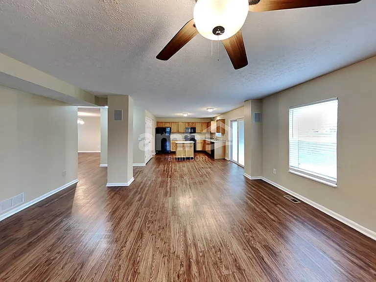 4024 Walnut Crossing Dr — Photo 5