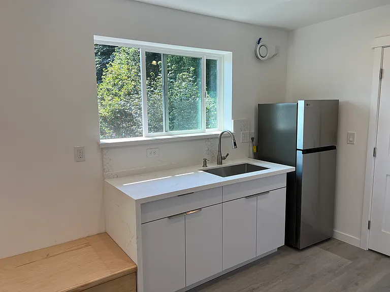 1027 Sturgus Ave S #5-2 — Photo 5
