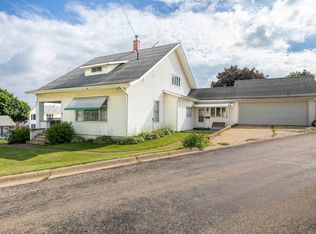 102 W Catlin St, Elizabeth, IL 61028