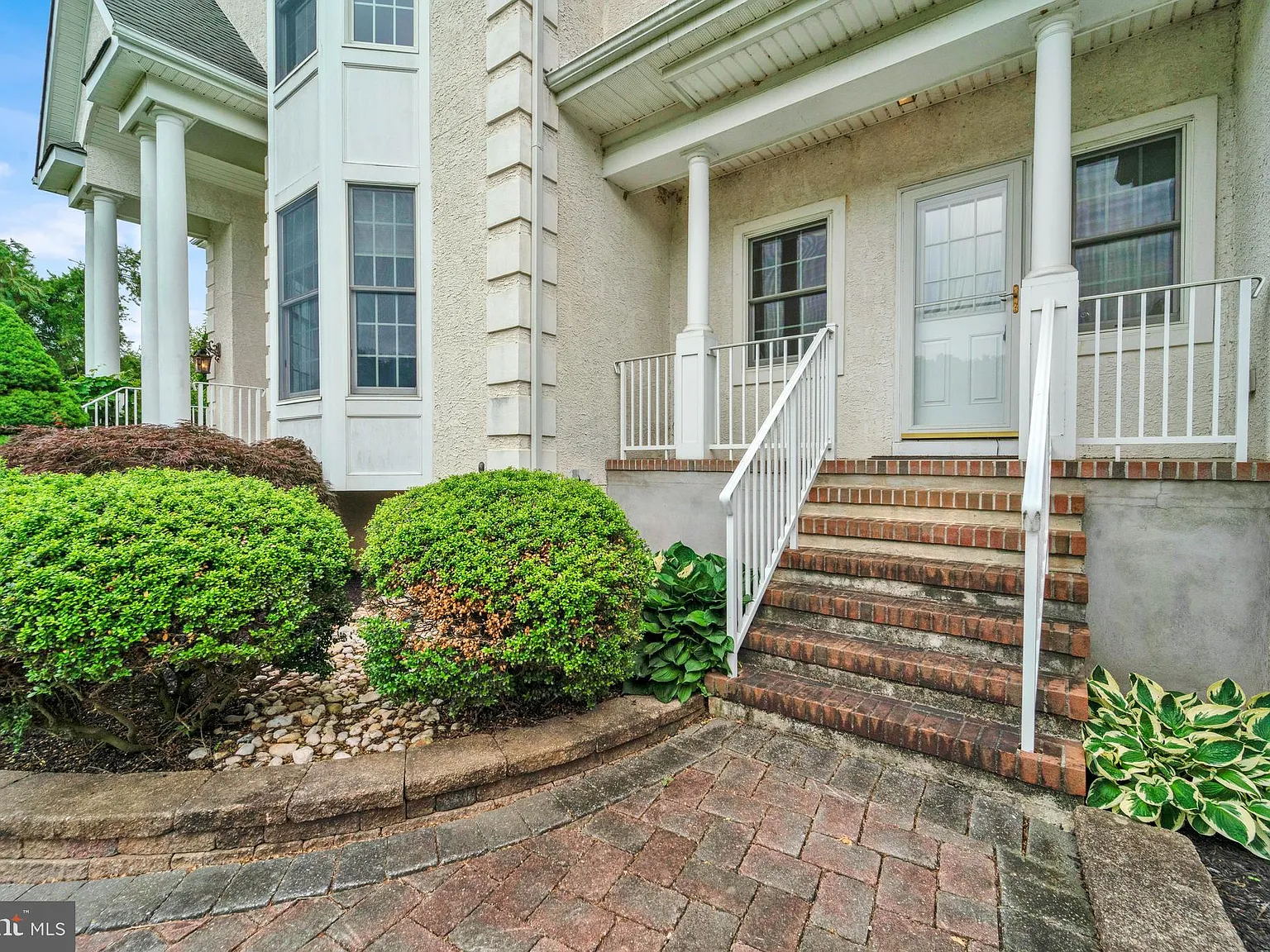 4 bed, 3.5 bath, 4300 sqft, $6,900 — Photo 3