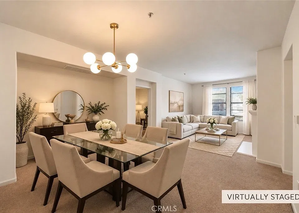 128 N Oak Knl #206