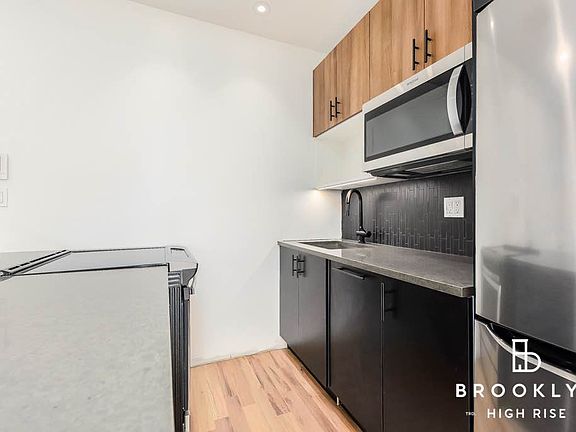 4th image of 986 Rogers Ave #4E
