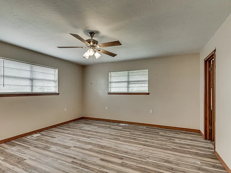 27115 Western Ave — Photo 10