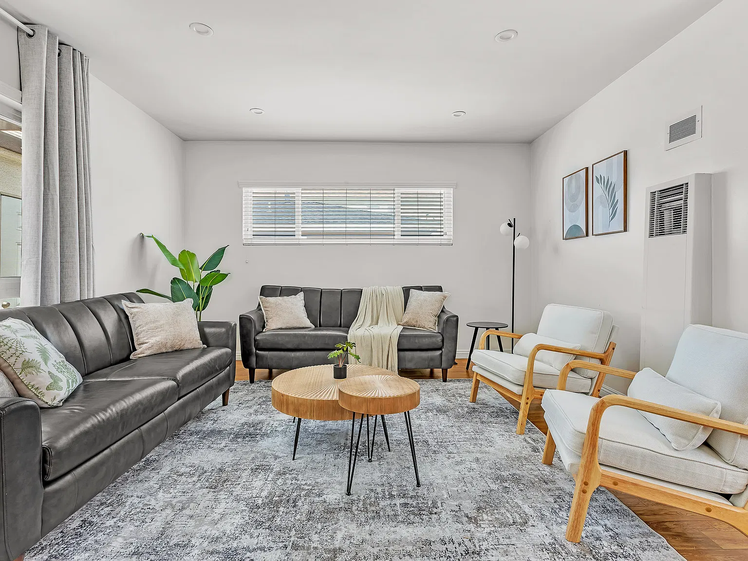 3 bed, 1083 sqft, $3,800 — Photo 3
