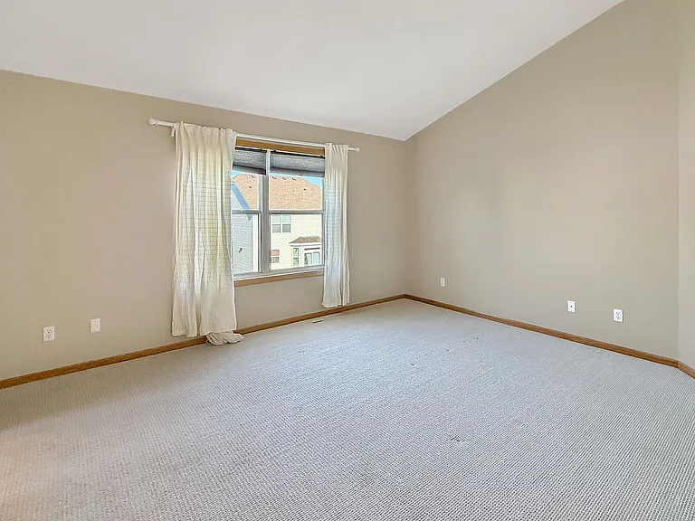 4885 Merrimac Ln N — Photo 11