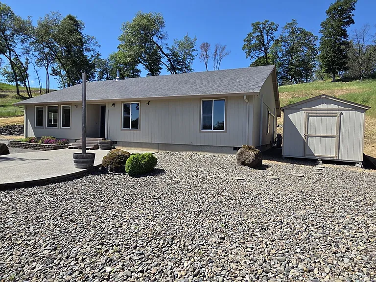 941 Colonial Rd — Photo 23
