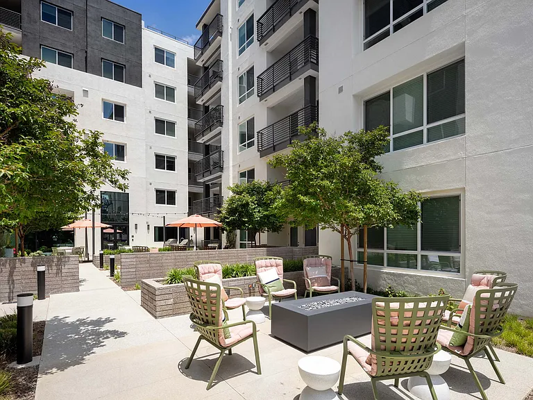 Alexan Noho West — Photo 113