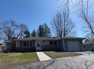 707 Crestview Dr, Ingleside, IL 60041