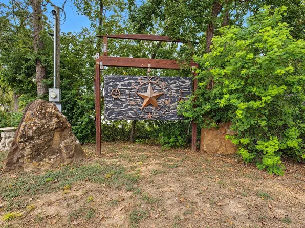 11920 Woodcrest Dr, Willis, TX 77318