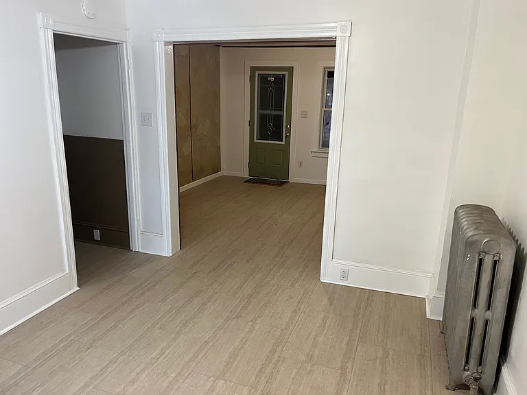 513 W Market St — Photo 2