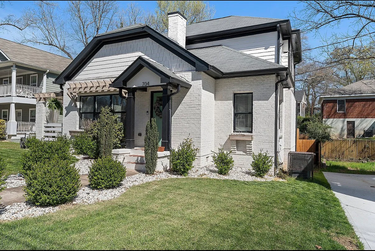 3 bed, 3.5 bath, 2000 sqft, $2,700 — Photo 3