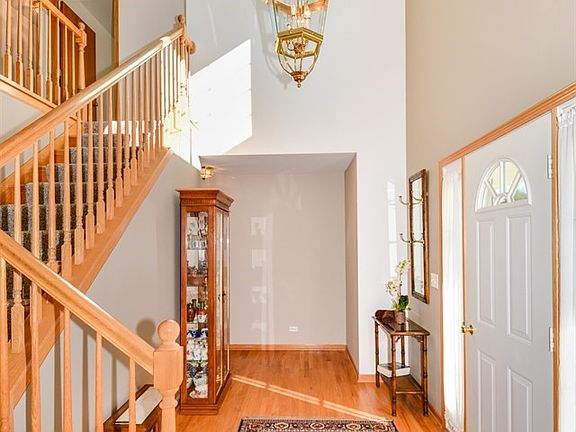 2nd image of 475 Doxbury Ln