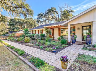 882 Broad River Dr, Beaufort, SC 29906