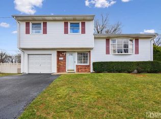 4 Estok Rd, Edison, NJ 08817