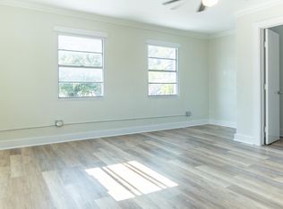 404 S Wells St #B, Edna, TX 77957