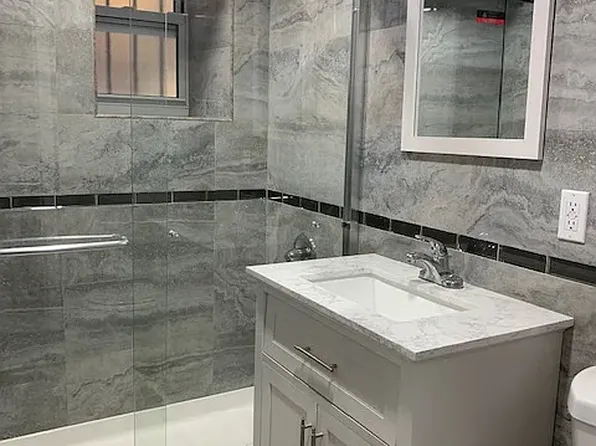 30-37 35th St, Astoria, NY 11103