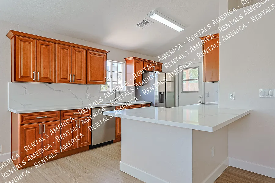 Beautifully 3-Bedroom Home for Rent! — Photo 4