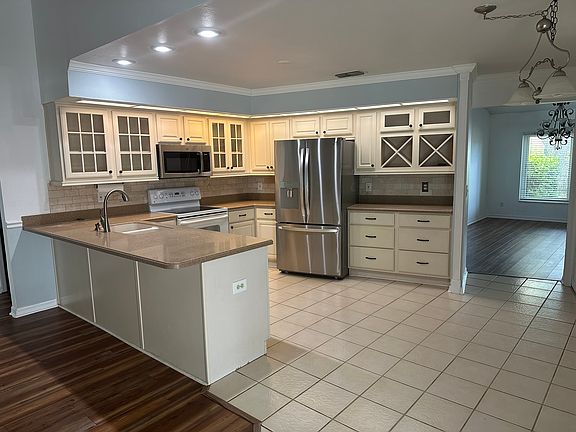 4th image of 2510 Brimhollow Dr